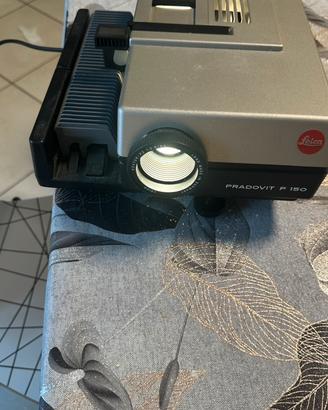 Proietore LEICA