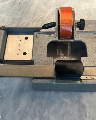 Giuntatrice a nastro per pellicole super 8 mm
