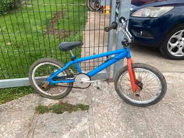 BMX modificata con pezzi di qualità