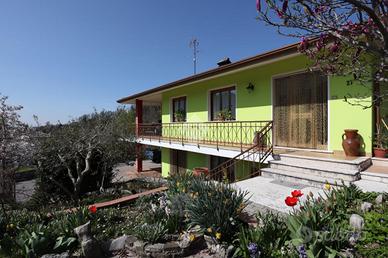 VILLA SINGOLA A MONTENARS