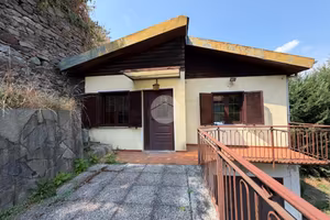 CASA SEMINDIPENDENTE A IVREA