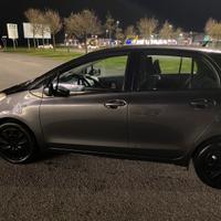 TOYOTA YARIS CAMBIO AUTOMATICO