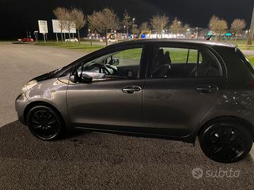 TOYOTA YARIS CAMBIO AUTOMATICO