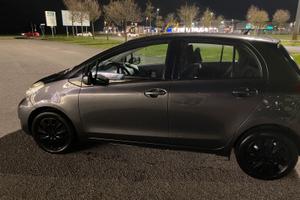 TOYOTA YARIS CAMBIO AUTOMATICO