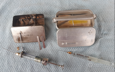 Siringhe puntura d'epoca in vetro