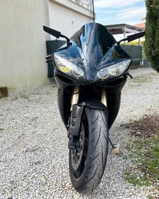Yamaha r1