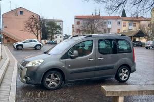 Peugeot partner  1.6 hdi 110cv con gancio traino 