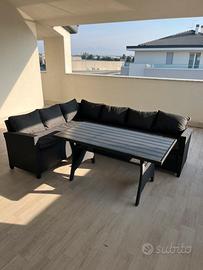 Set lounge con divano angolare da 6 posti e tavolo