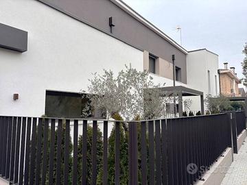 Villa di 130 m² con 4 locali e box auto a Mogliano