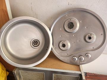 Piano cottura e lavello in acciaio inox