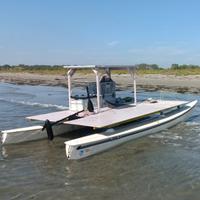 Catamarano a motore su scafi hobie 16