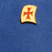 Insegne dei Cavalieri Templari, scudo crociato