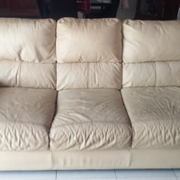 2 divani colore beige chiaro