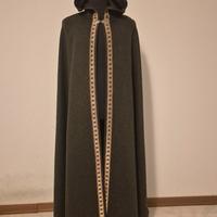 Mantello medievale in lana fatto a mano