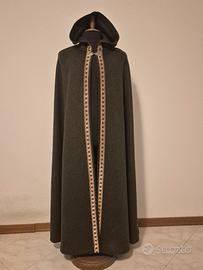 Mantello medievale in lana fatto a mano