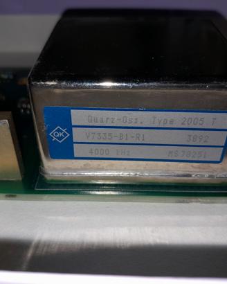 scheda con TCXO oscillatore RF 4 MHz