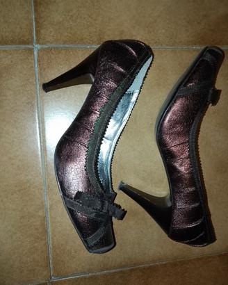 Splendide scarpe color bronzo bruciato. Num. 39