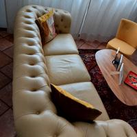 Divano in pelle giallo ocra