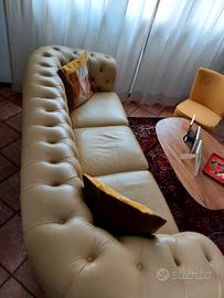 Divano in pelle giallo ocra