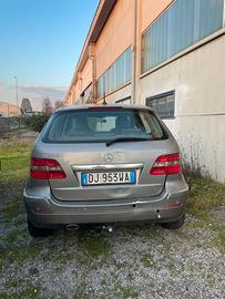 Mercedes B 200