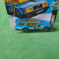 hotwheels Volvo 240 Station Wagon con cani