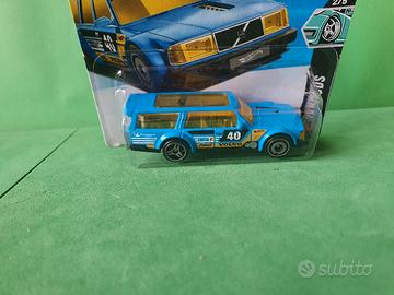 hotwheels Volvo 240 Station Wagon con cani