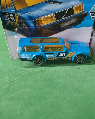 hotwheels Volvo 240 Station Wagon con cani