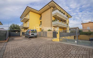 APPARTAMENTO CON GARAGE - CENTOBUCHI