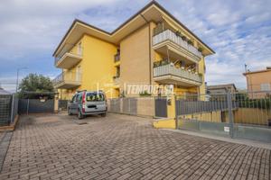 APPARTAMENTO CON GARAGE - CENTOBUCHI