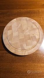 tagliere formaggi con appositi coltelli  