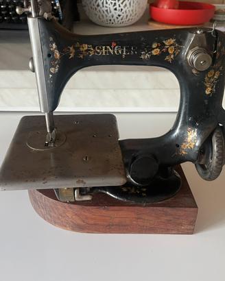 Rara Singer 24-7 d’epoca (1909) punto catenella