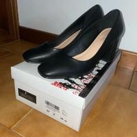Scarpe chiuse Lora Ferres con tacco taglia 37