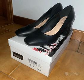 Scarpe chiuse Lora Ferres con tacco taglia 37