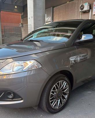 Lancia Ypsilon 1.0 FireFly 5 porte S&S Hybrid Gold