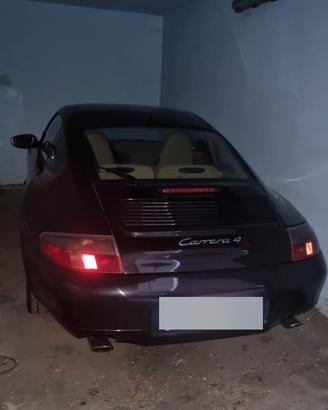 Porsche 996 carrera 4
