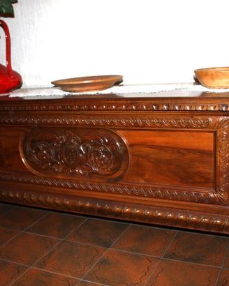 Cassapanca antica legno massello intagliato