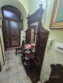 Attaccapanni con sedie 