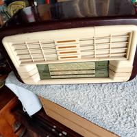 Radio antica con valvole