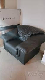 Poltrona in pelle color antracite