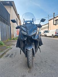 Yamaha T max 560