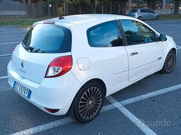 RENAULT Clio 3ª serie - 2009