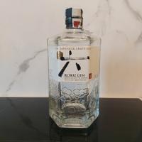 Bottiglia gin Roku vuota