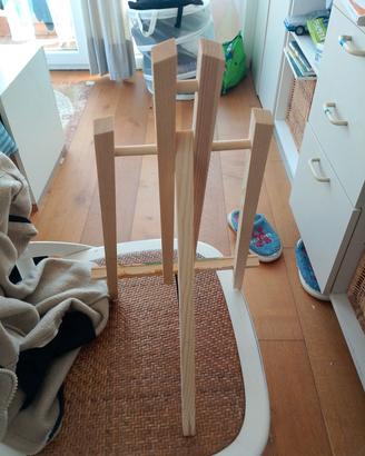 struttura di legno per mettere i dipinti