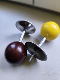 1960. Ganci appendiabiti industriali a muro