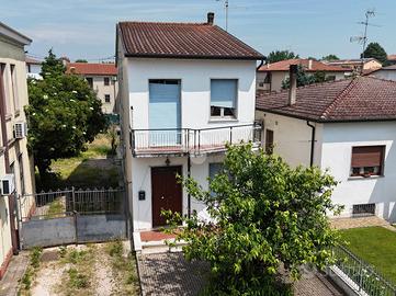 CASA SEMINDIPENDENTE A RONCO ALL'ADIGE