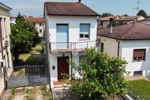 CASA SEMINDIPENDENTE A RONCO ALL'ADIGE