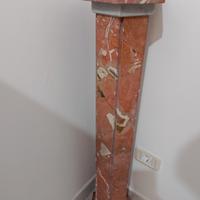 piedistallo di marmo ( marmo rosso di Verona )