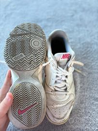 scarpe nike con logo rosa