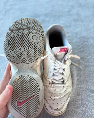 scarpe nike con logo rosa