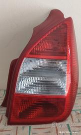 Citroen C2 fanale DX.